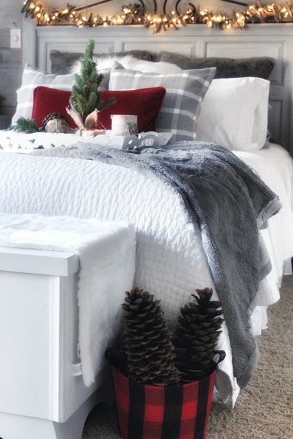 Uređenje doma u duhu Božića siva deka kao ukras