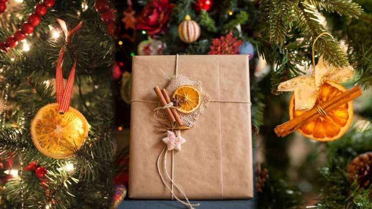 Sušene naranče kao ukras za bor ili ukras pri zamatanju poklona